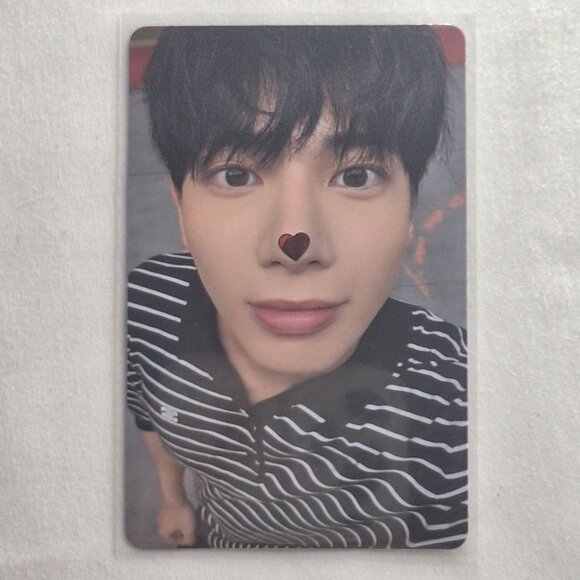 TXT The Star Chapter: SANCTUARY (Target Exclusive) Photocard - TAEHYUN - Picture 1 of 2
